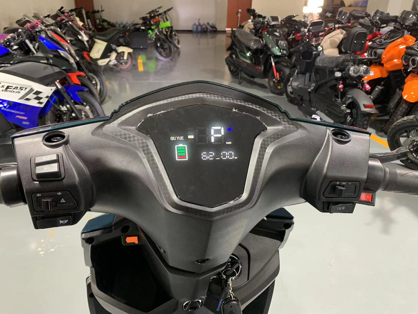 JY204 E SCOOTY - Mytoysbh