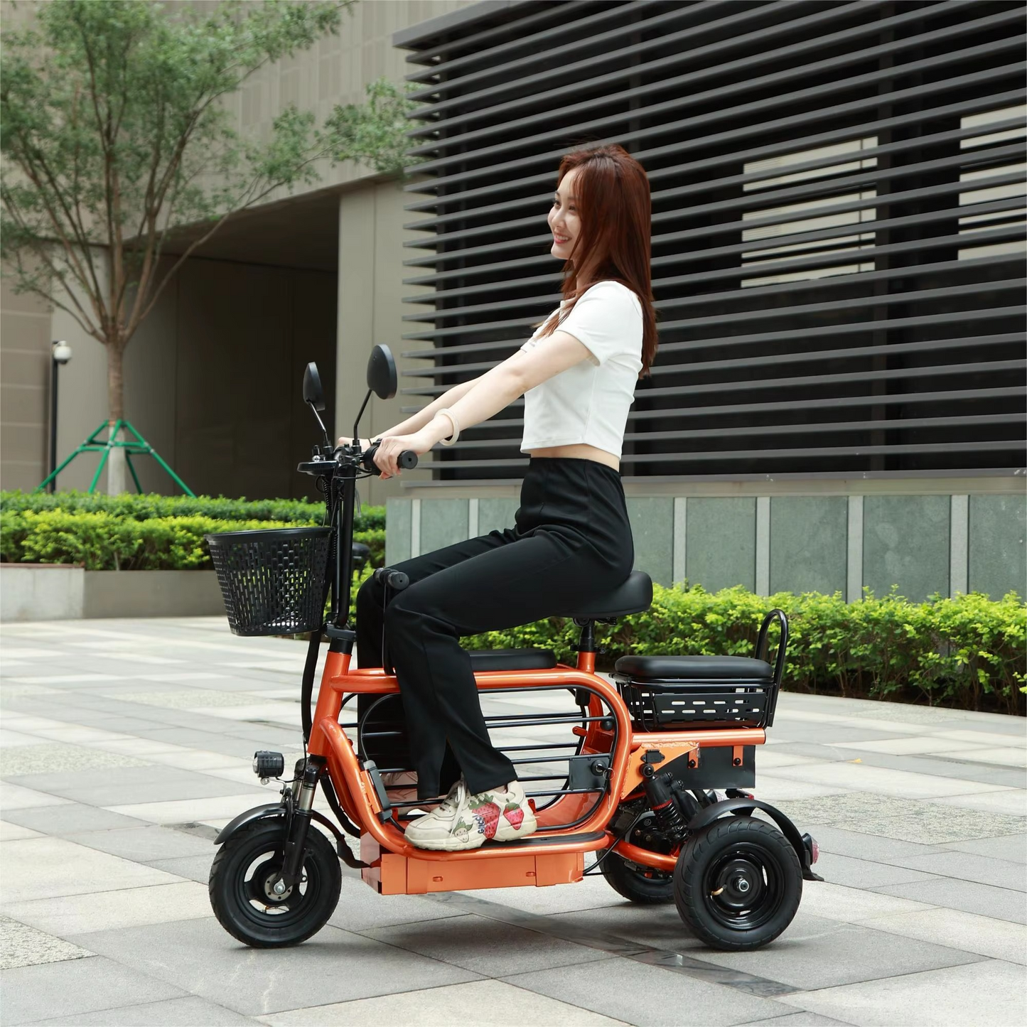 SL407 TRI WHEEL SCOOTER